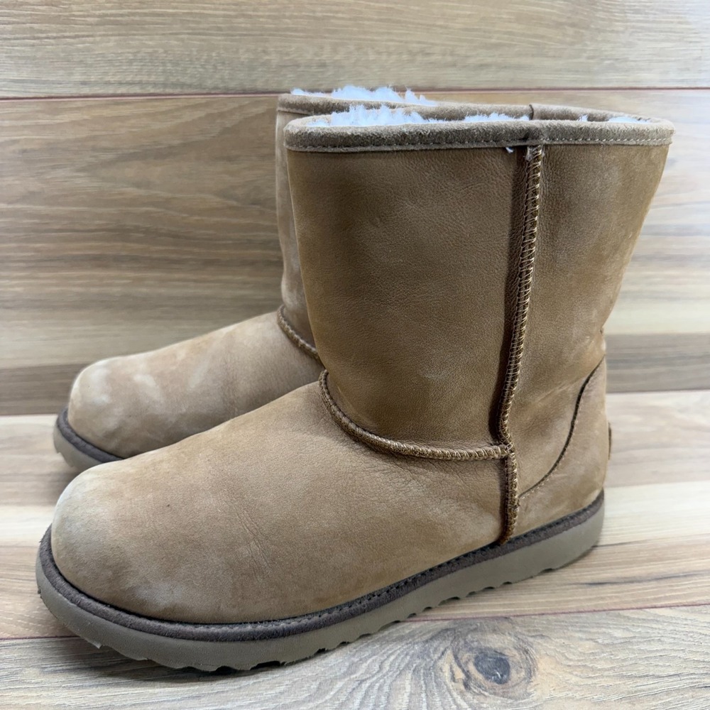 UGG Classic Short Boots Youth‎ 6 Girls Nubuck Chestnut Shearling Lined